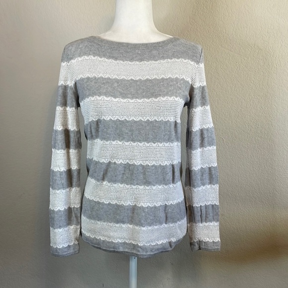 Tommy Hilfiger Gray and Lace Long Sleeve Seater Size Medium - Picture 1 of 5
